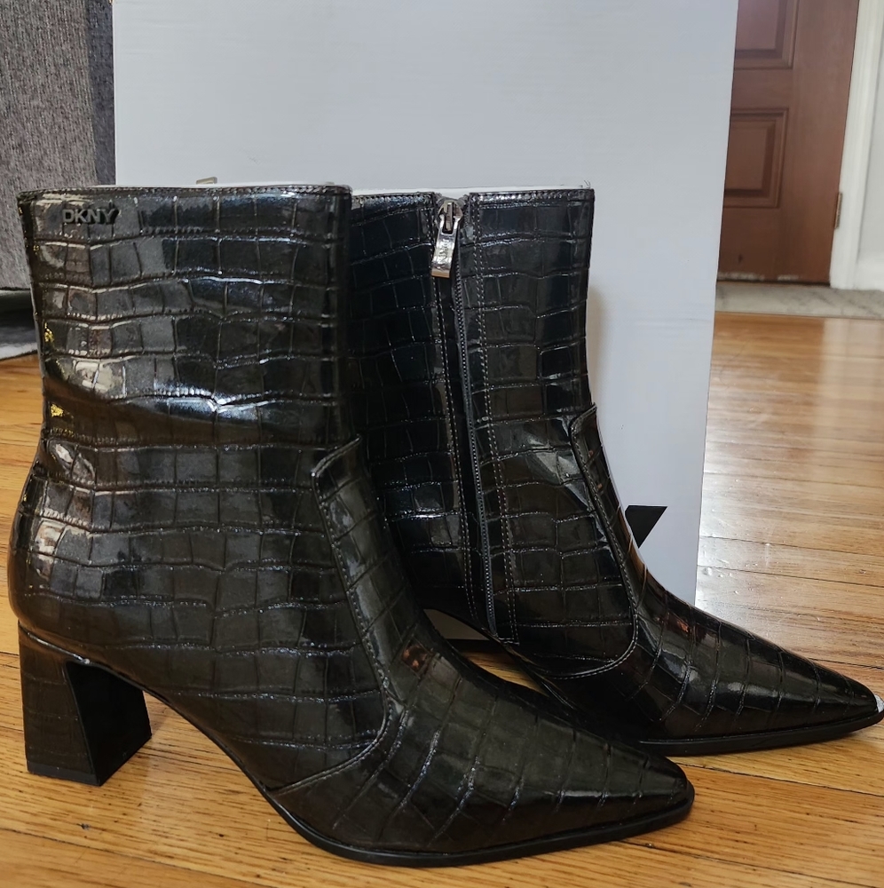 SUNNY HEELED BOOTIE